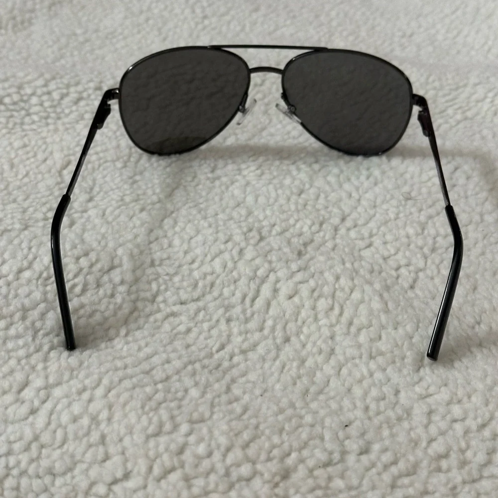 Foster Grant Polarized Pilot Sunglass Matte Black  Frame Purple Reflective Lens